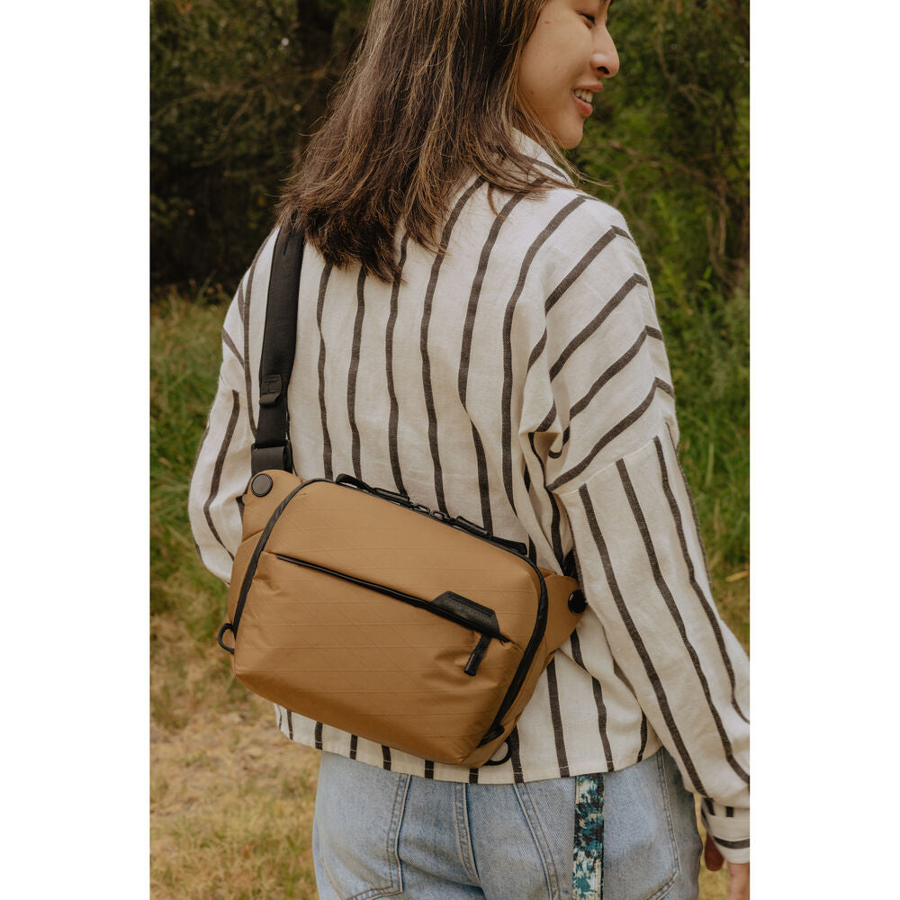 PEAK DESIGN EVERYDAY SLING 6L V3 COYOTE