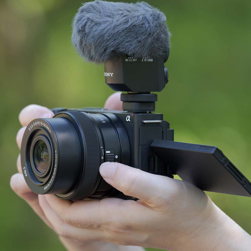 SONY ZV-E10 II + E 16-50 mm f/3,5-5,6 OSS II + Grip/télécommande GP-VPT3